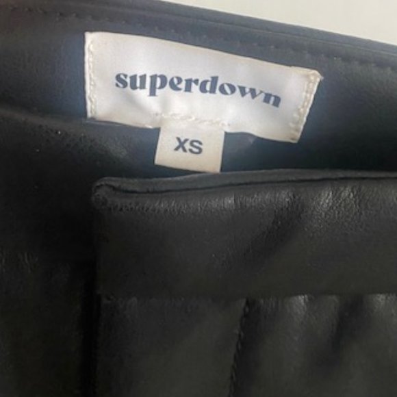 Faux leather lace shorts - Picture 4 of 4